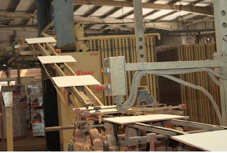 Gạch nội: Cầu cứu chống gian lận thương mại